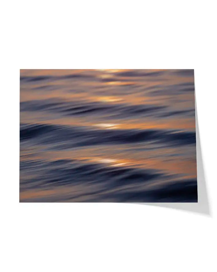 Wellen in goldenem Schein